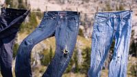 Jeans: ¿Cada cuánto debés lavarlos para prolongar su vida?