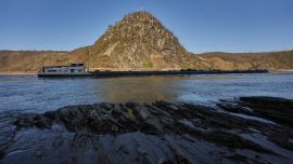 El risco de Lorelei, sobre el curso medio del río Rin, alberga restos de antiguas fortificaciones precristianas. Foto: Thomas Frey/dpa