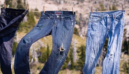 Jeans: ¿Cada cuánto debés lavarlos para prolongar su vida?