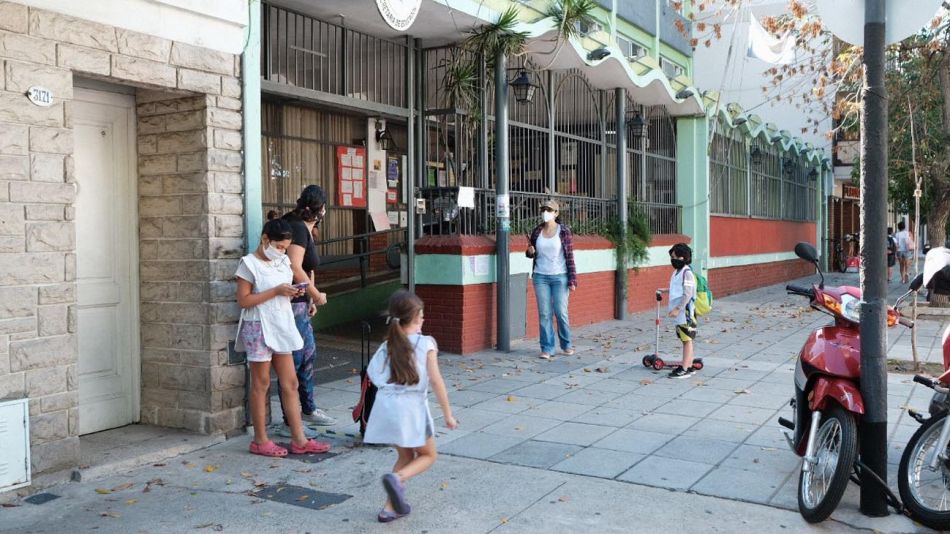 Escuelas con restricciones 20210419