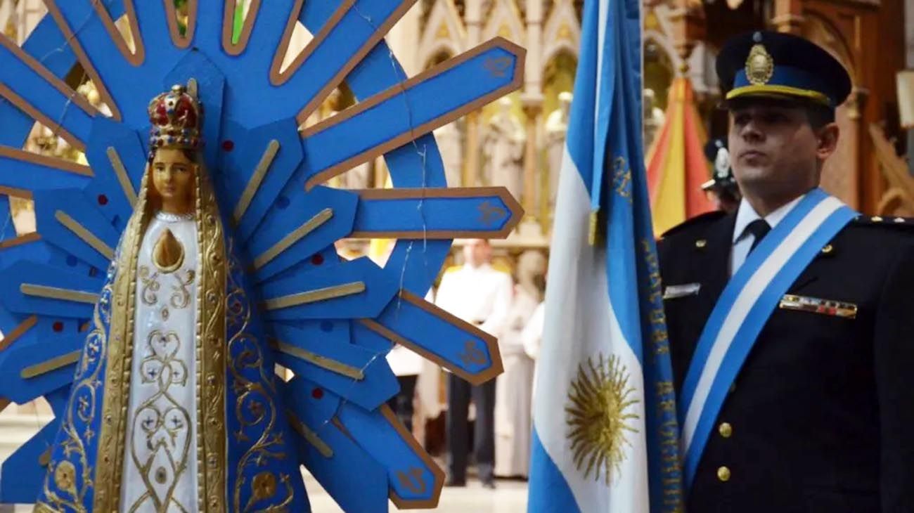 la virgen María como Comisario de la policía Federal