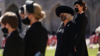 El significado oculto de las joyas que lucieron Isabel II y Kate Middleton en el funeral del duque de Edimburgo