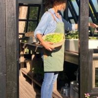 Juliana Awada en su huerta