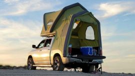 Esta carpa tiene como punto fuerte que es inflable, por lo que su montaje es mucho más sencillo.