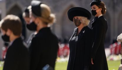 El significado oculto de las joyas que lucieron Isabel II y Kate Middleton en el funeral del duque de Edimburgo
