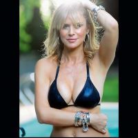 FLAVIA PALMIERO A SUS 54