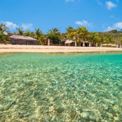 La caribeña isla de Anguilla cierra sus puertas al turismo al descubrir un caso de Covid-19 entre sus habitantes.