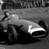 Juan Manuel Fangio rumbo a la victoria en el GP de Alemania de 1957 con un Maserati 250F.