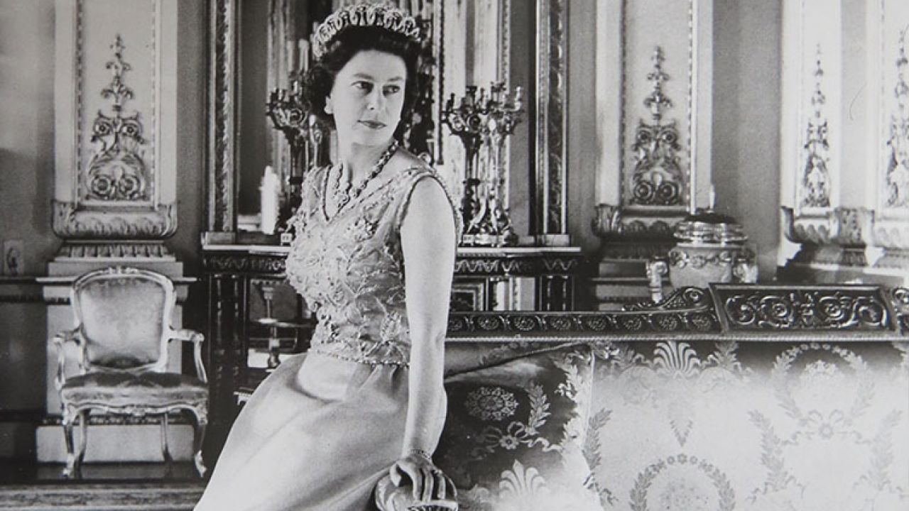Marie Claire | Homenajeamos a la Reina Isabel II en sus 95 años con estos  icónicos vestidos