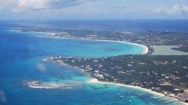 La caribeña isla de Anguilla cierra sus puertas al turismo al descubrir un caso de Covid-19 entre sus habitantes.