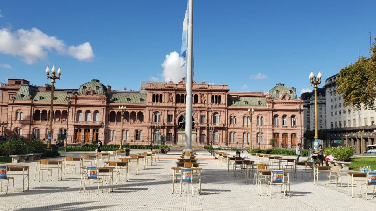 Reclamo por las clases presenciales en Plaza de Mayo.