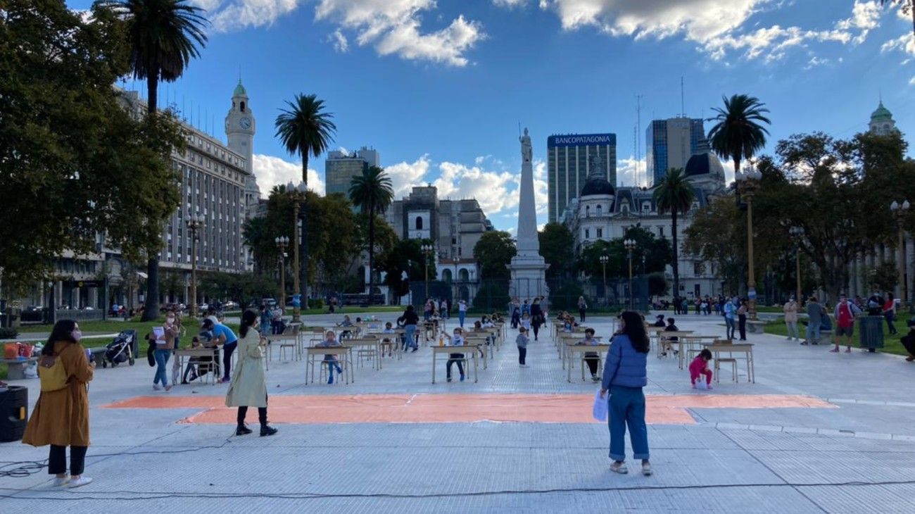 Reclamo por las clases presenciales en Plaza de Mayo.