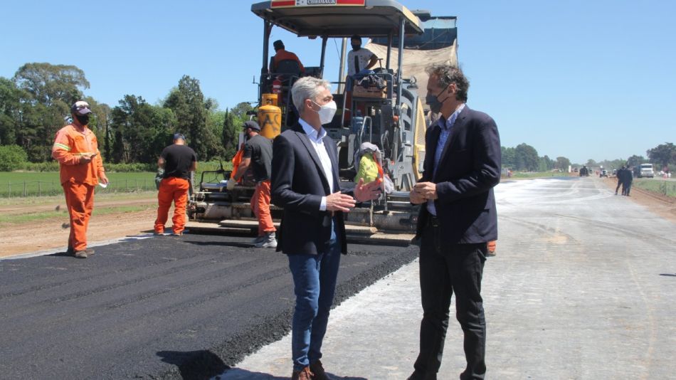 Los ministros Meoni y Katopodis, a fines de 2020 en obras en la Ruta 7.
