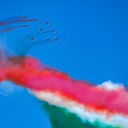 La unidad acrobática de la Fuerza Aérea Italiana Frecce Tricolori (Flechas Tricolor) actuó sobre Roma, en el 76 aniversario del Día de la Liberación, que marca la caída de la ocupación nazi en 1945. | Foto:Vincenzo Pinto / AFP