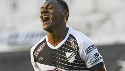 Efmamjjasond 'Almanaque' González, jugador de All Boys.