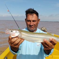 Las capturas aumentaron en tamaño con pejerreyes de unos 700 gr aproximadamente.