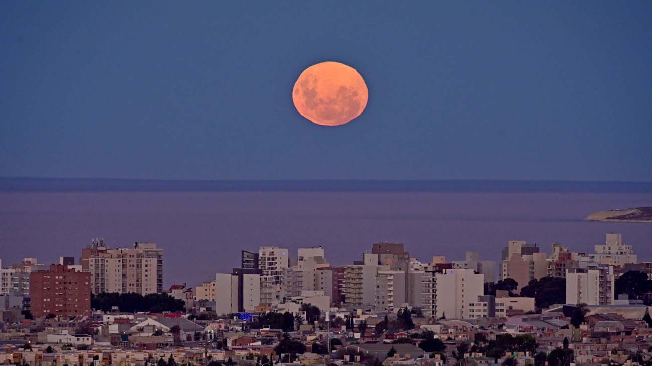 Puerto Madryn: La primer Superluna Rosa del año se puede observar esta noche y mañana martes por la madrugada