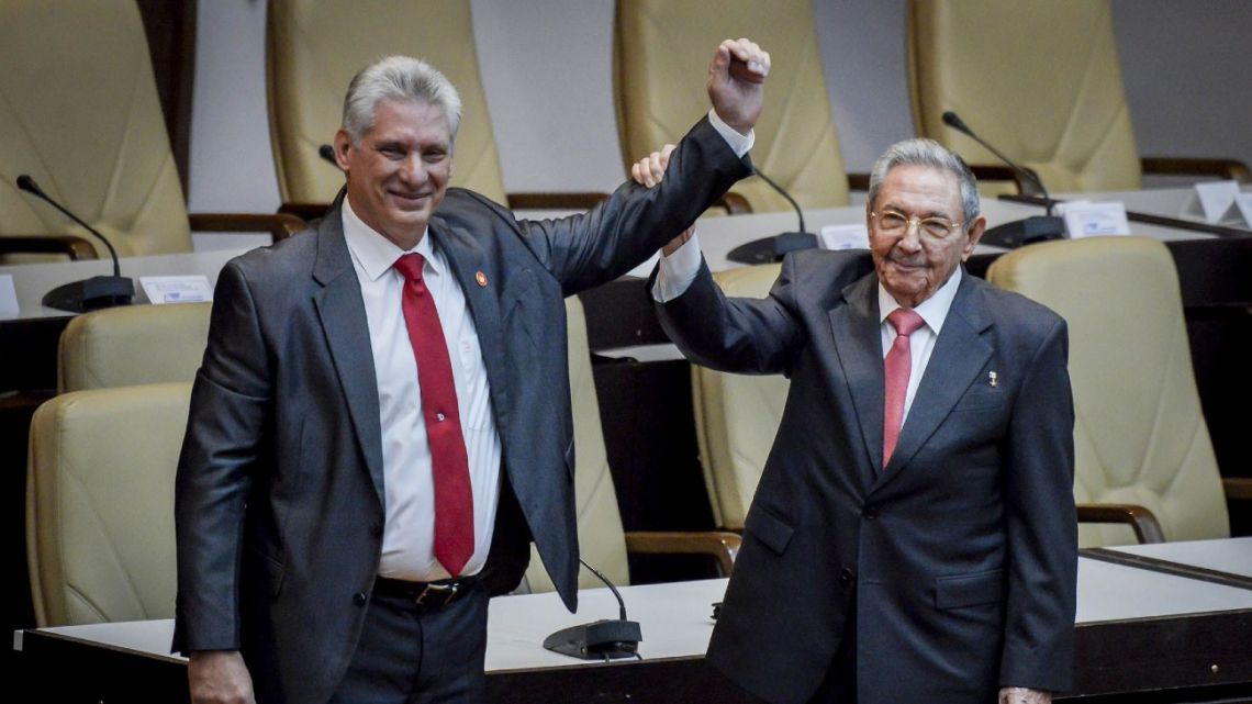 Raúl Castro (right) and Miguel Díaz-Canel.