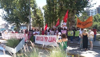JUSTICIA POR SATHYA. La madre de la joven se constituyó en querellante. La investigación al abusador se reactivó recién tres años después de la denuncia por lo cual se pide investigar a la fiscal Ingrid Vago.