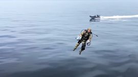 Los soldados fueron entrenados por Gravity Industries para poder utilizar el traje volador de forma correcta.