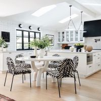 Conocé la nueva casa de Miley Cyrus decorada por su madre: animal print, color y mucho rock