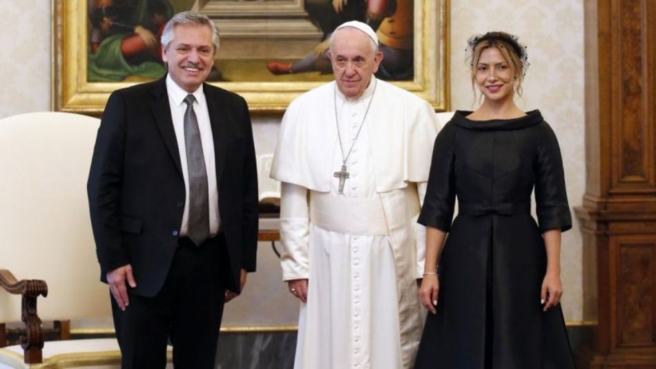 Alberto Fernández, el Papa Francisco y Fabiola Yañez