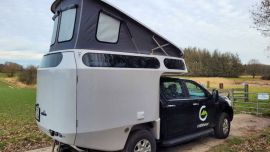 El Cabineer se ha construido usando principalmente un compuesto de fibra natural aislado con corcho.