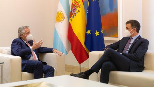 Alberto Fernández y Pedro Sánchez 20210511