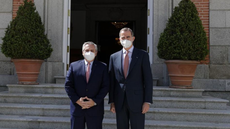 Alberto Fernández con el rey Felipe VI de España