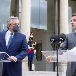 Alberto Fernández junto a Emmanuel Macron. 