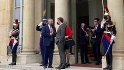 Los regalos que intercambiaron Alberto Fernández y Emmanuel Macron 20210512