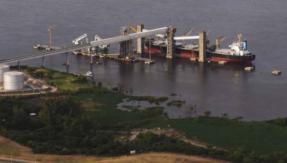 Barco de carga de granos