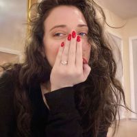 Kat Dennings, de WandaVision, se comprometió con el cantante Andrew W.K