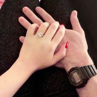 Kat Dennings, de WandaVision, se comprometió con el cantante Andrew W.K