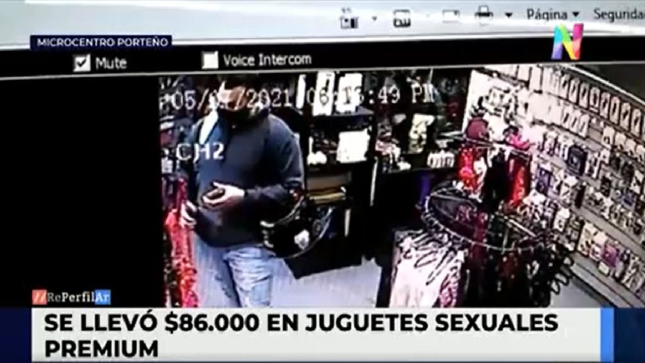 Vídeo | Un mechero robó más de 86 mil pesos en juguetes sexuales | Perfil