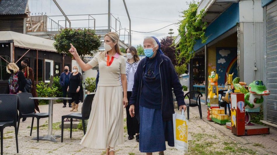 Fabiola Yáñez se reunió con la sobrina de una de las monjas francesas desaparecidas