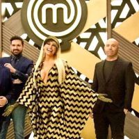 Vicky Xipolitakis volvió a Masterchef e impactó con un deslumbrante look