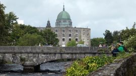 - La catedral es una de las tantas atracciones de Galway. Foto: Alexandra Stahl/dpa