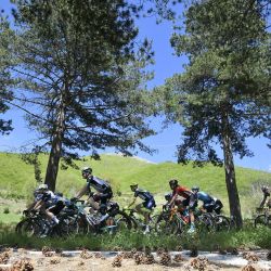 Italia, Foligno: Los ciclistas corren durante la décima etapa de la 104a edición de la carrera ciclista Giro d'Italia, a 139 km entre l'Aquila y Foligno. | Foto:Fabio Ferrari / LaPresse vía ZUMA Press / DPA