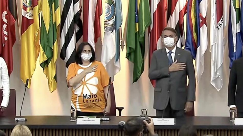 Bolsonaro Ministra de la Mujer 20210518