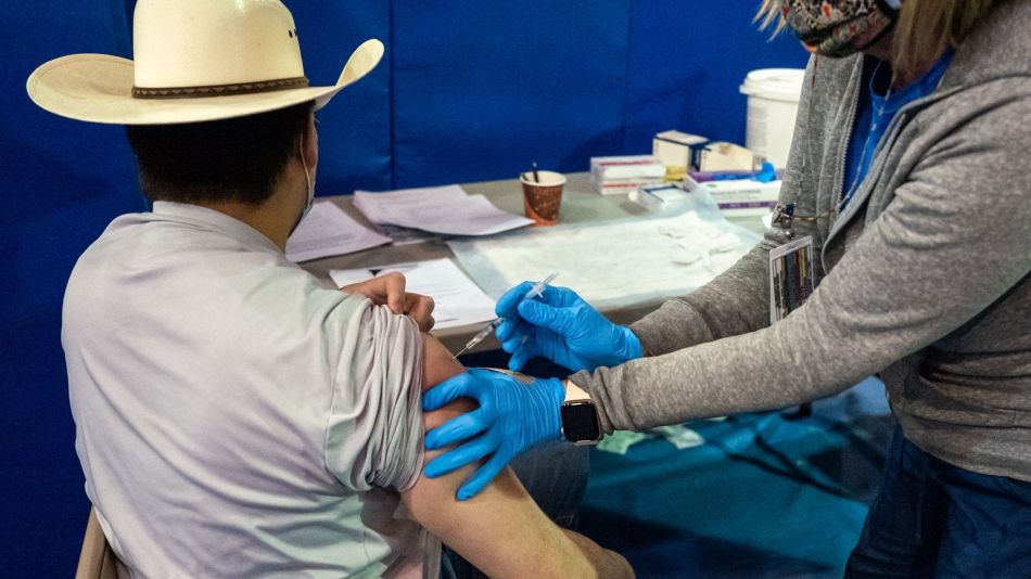 Navajo Area Indian Health Service Holds Covid-19 Vaccinations At University Of New Mexico