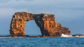 Así era y así quedó el Arco de Darwing, ubicado en cercanías de Ecuador.