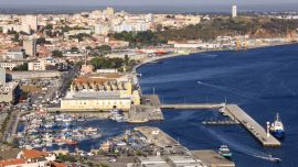Vista aérea de la fortaleza del puerto de Setúbal, la ciudad ubicada en el sur de la península homónima, a solo 50 kilómetros de Lisboa, Portugal. Foto: Manuel Meyer/dpa