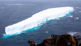 El pasado miércoles la Agencia Espacial Europea informó que el iceberg se había desprendido del lado este de la plataforma de hielo de Ronne, en el mar de Weddell.