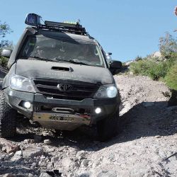 Desniveles en la piedra que obligan a pasar despacio siguiendo la guía de un spottering.