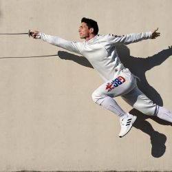 Marcus Mepstead de Gran Bretaña posa para una foto para marcar el anuncio oficial del equipo de esgrima seleccionado para el Equipo GB para los Juegos Olímpicos de Tokio en Brooklyn, Nueva York. | Foto:Elsa / Getty Images para la Asociación Olímpica Británica / AFP