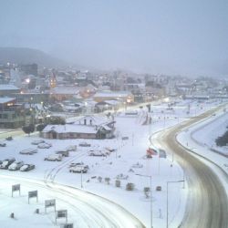Este martes 25 de mayo Ushuaia amaneció nevada.