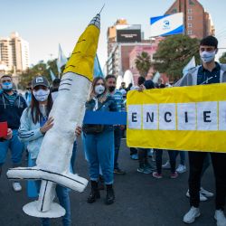 Argentina, Córdoba: la gente participa en una protesta contra las últimas restricciones por coronavirus impuestas por el gobierno. | Foto:Daniel Bustos / ZUMA Wire / DPA
