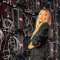 Guillermina Valdés impactó con su outfit y nuevo look en La Academia