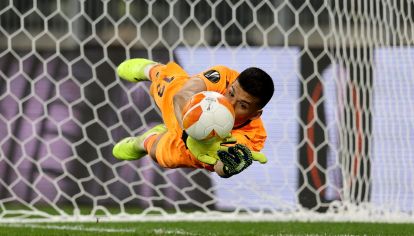 Gerónimo Rulli convirtió su penal y atajó el decisivo